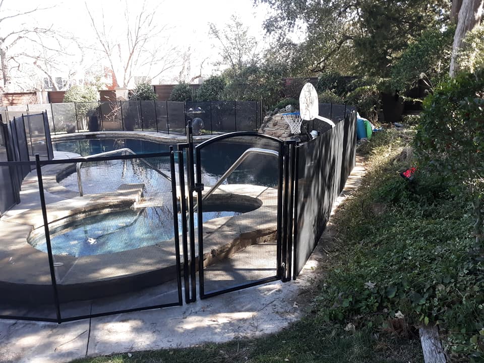life-saver-pool-fence-4ft-all-black-installation-nichols-hills-ok