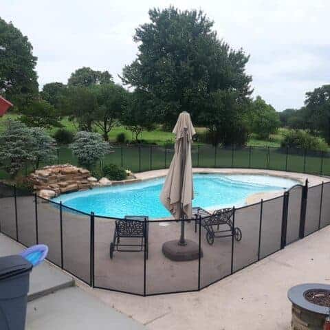 pool fence with self-closing pool gate in Del City, OK