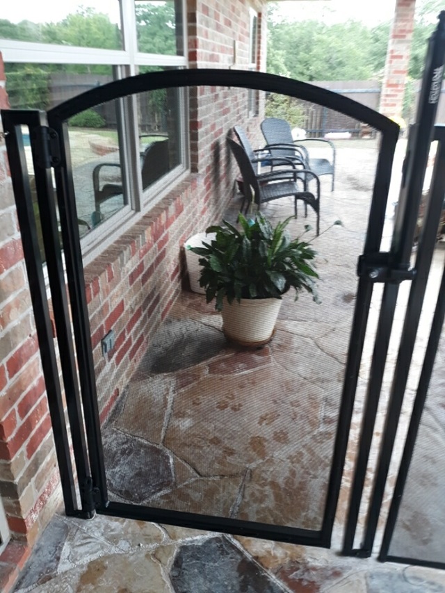 North Piedmont, OK installed double truss arched pool gate